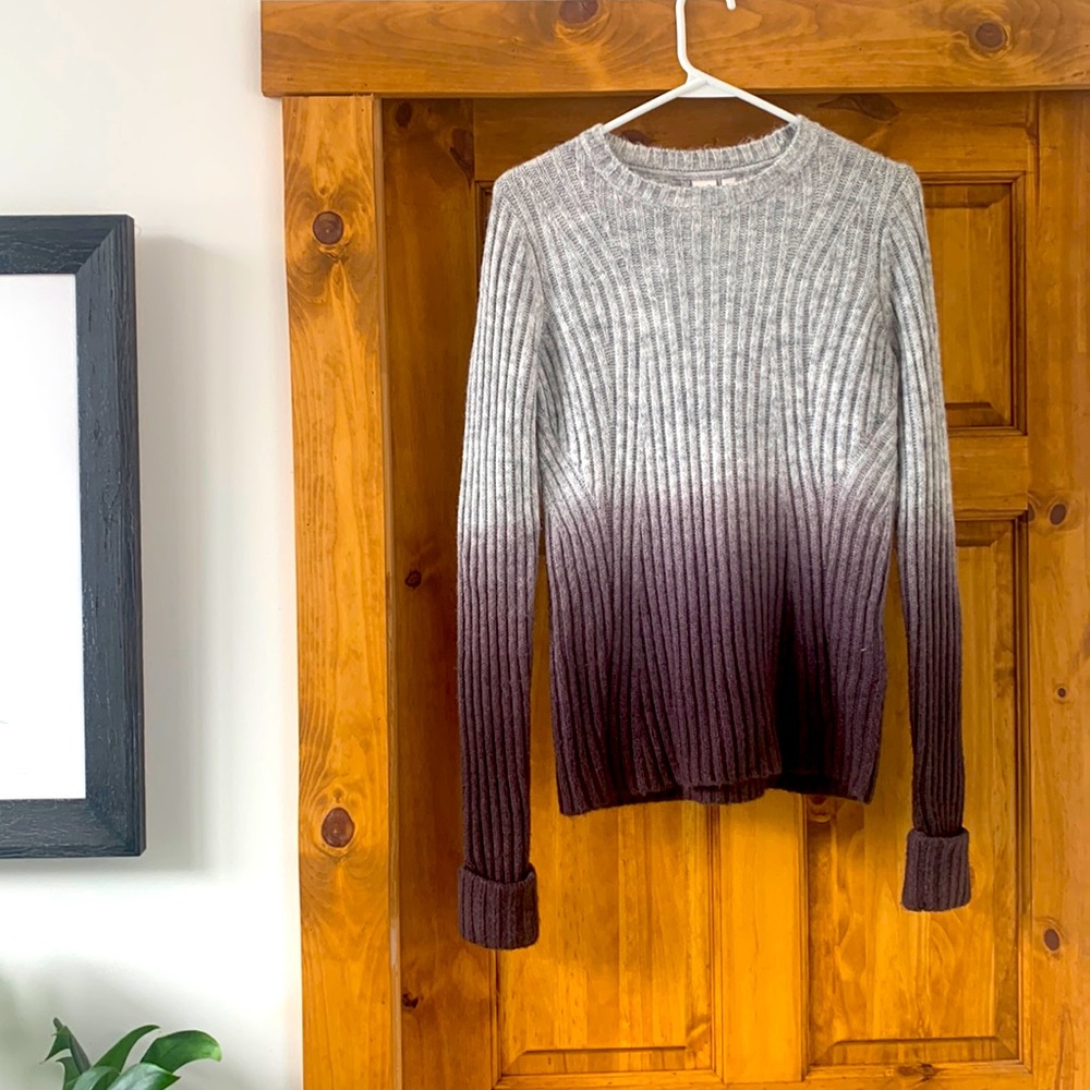 Twik like new light gray to purple ombre sweater size Small